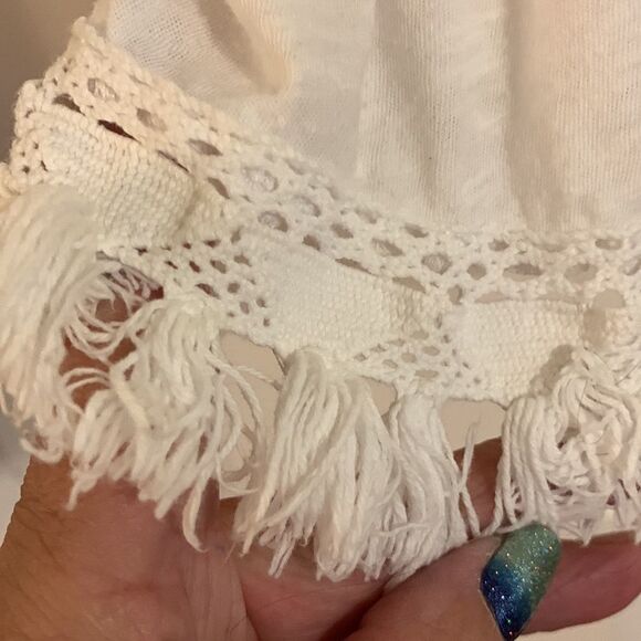 Willi Smith size medium white 3/4 sleeve top with crochet and tassel detail - Picture 7 of 9